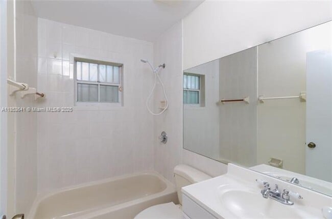 Building Photo - 3373 SW 28th Terrace