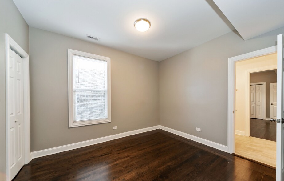 Building Photo - 2428 N Avers Ave