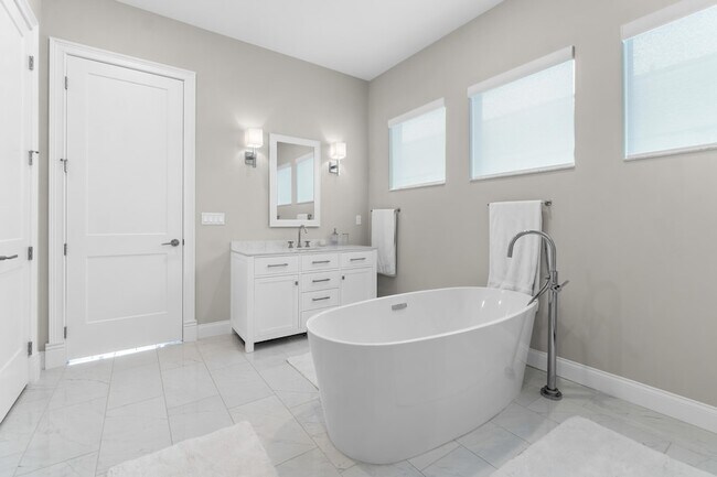 Building Photo - 12272 Waterstone Cir