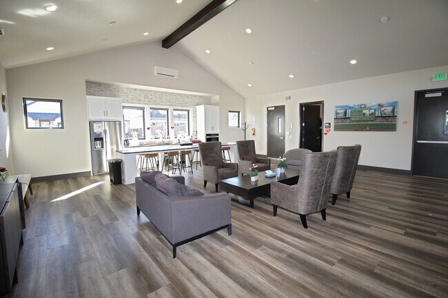 Building Photo - Impeccable 3 Bed/2.5 Bath Townhome located...