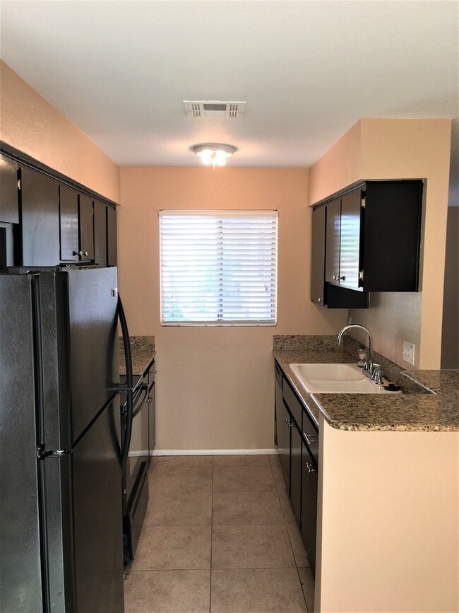 Building Photo - **CHARMING 2 BEDROOM/2 BATHROOM PATIO HOME IN CHANDLER (CHANDLER BLVD & COOPER)**