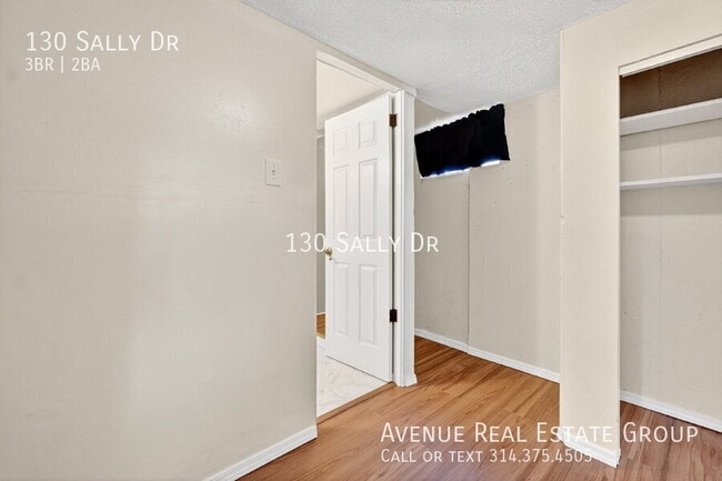 Building Photo - 130 Sally Dr