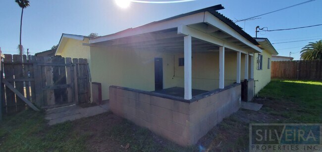 Building Photo - Cozy 3 bedroom 1 Bath home!