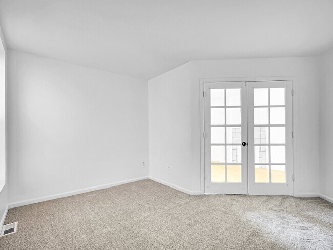 Building Photo - $1,550, 1 bed, 1 bath apartent near wash p...