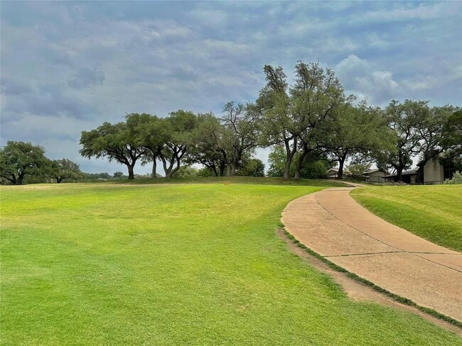 Building Photo - 5206 Country Club Dr
