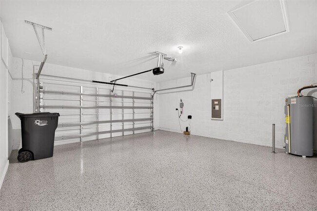 Building Photo - 10924 Rabbit Grv Trl