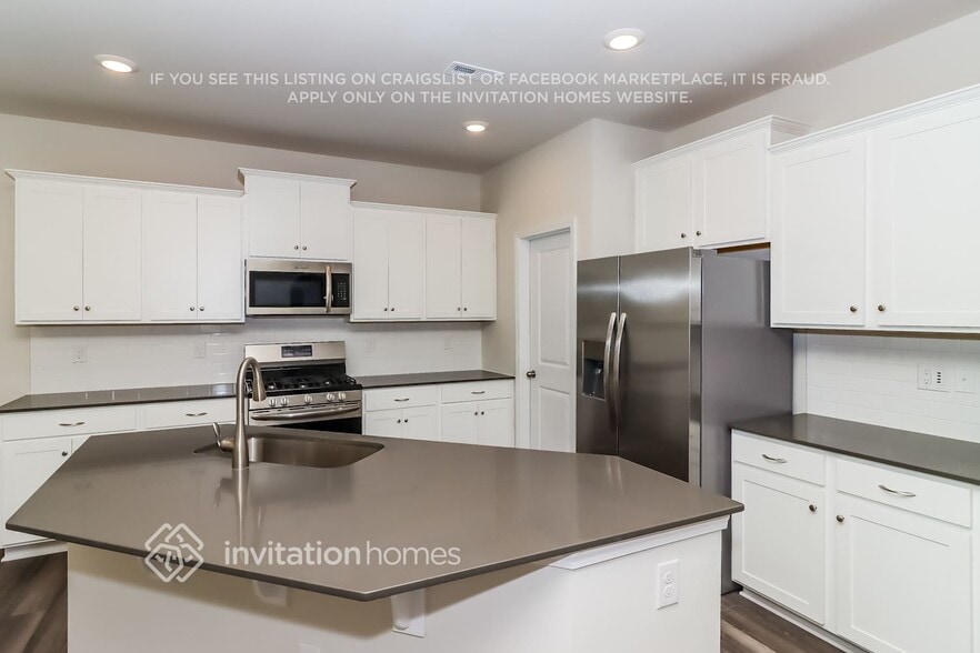 Building Photo - 376 Kennerly Center Dr