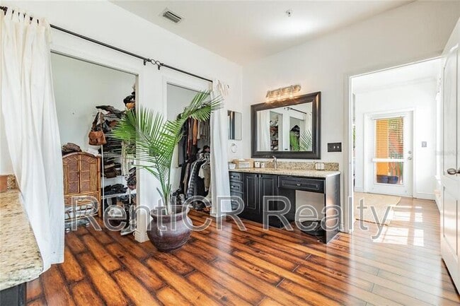 Building Photo - 2717 Via Cipriani