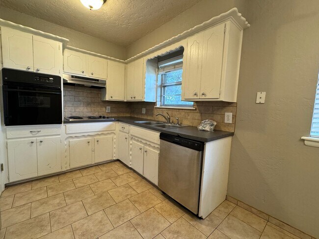 Building Photo - 1410 NW 50th St