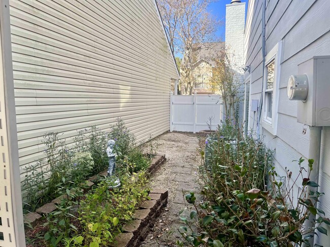 Building Photo - 5124 Stumberg Ln