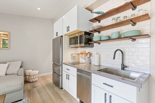 Building Photo - CALL FOR SPECIAL!!!Open for FALL and Winter!! Private Beach!!!  FULLY FURNISHED! Simplicity in a ...