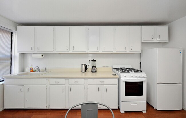 Building Photo - 370 8th Ave