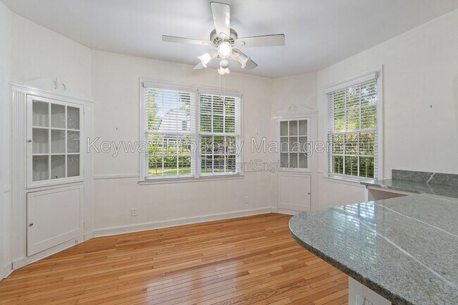 Building Photo - 822 Johns Rd