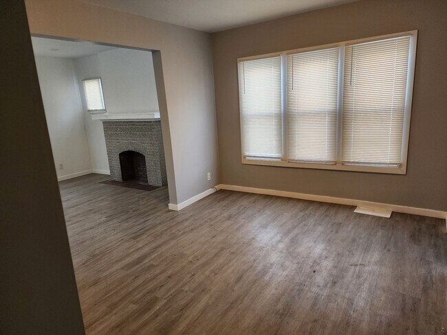 Building Photo - 11790 Outer Dr E