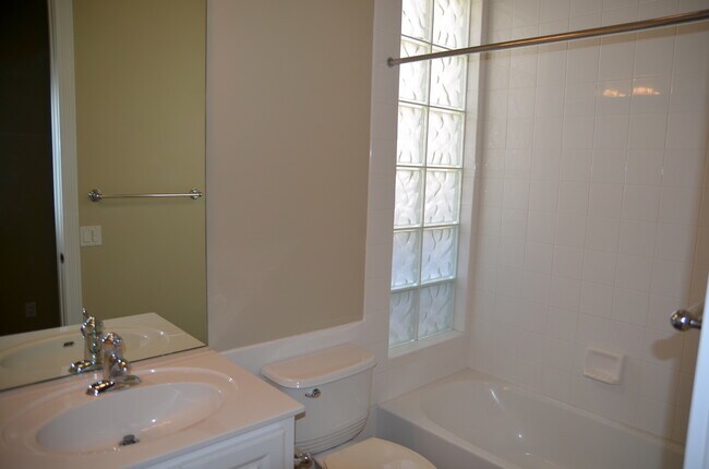 Building Photo - Nice 3 Bedroom / 2 Bath House with Private Pool in Gated VillageWalk of Lake Nona