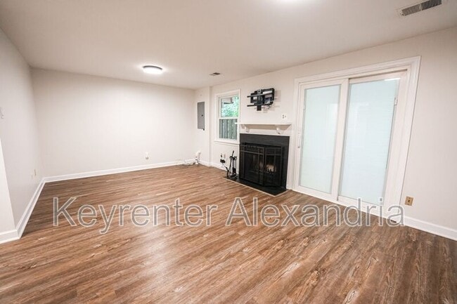 Building Photo - 6626 Birchleigh Way