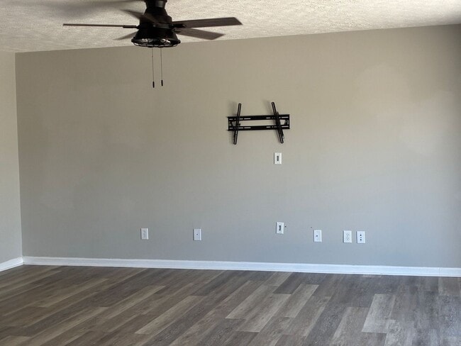 Building Photo - Walker Woods, large 4 BD and 2.5 BA
