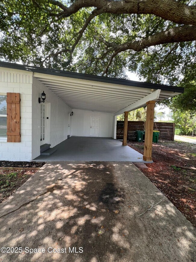 Building Photo - 1221 Cypress Ln