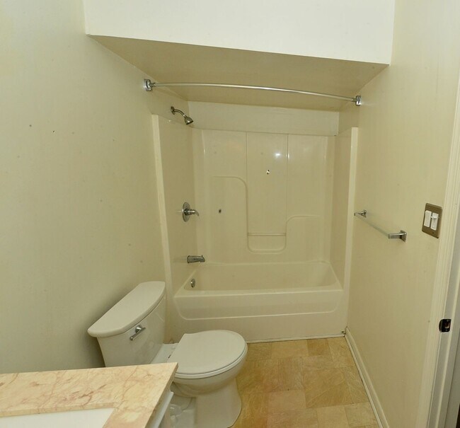 Building Photo - Community Lake-Dock and Private Beach