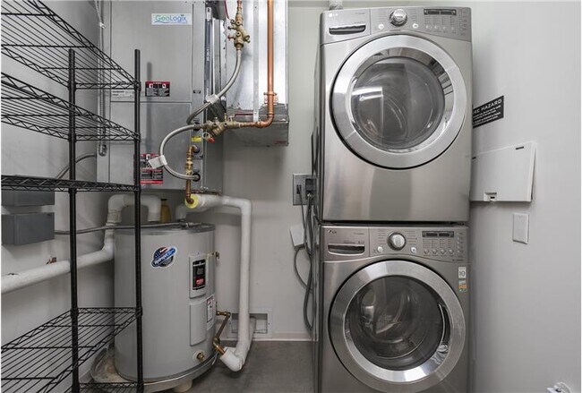 Building Photo - 2115 Yeaman Pl