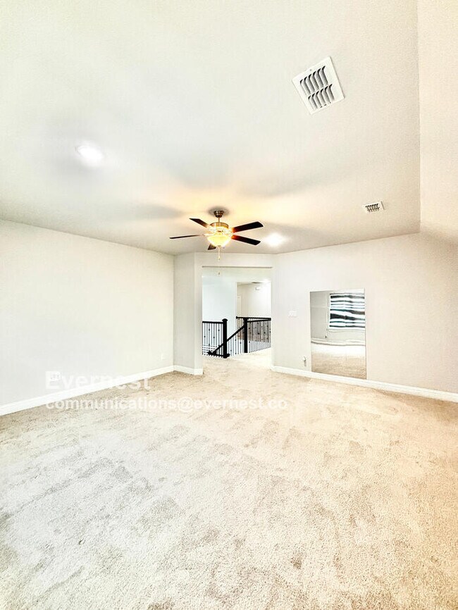 Building Photo - 566 Westwood Way Dr