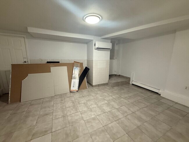 Building Photo - 9-11-11 Higgins St