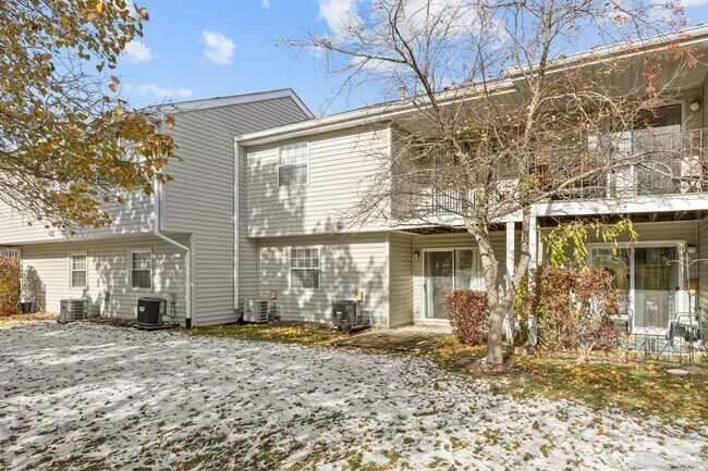 Building Photo - 40 S Victoria Ln