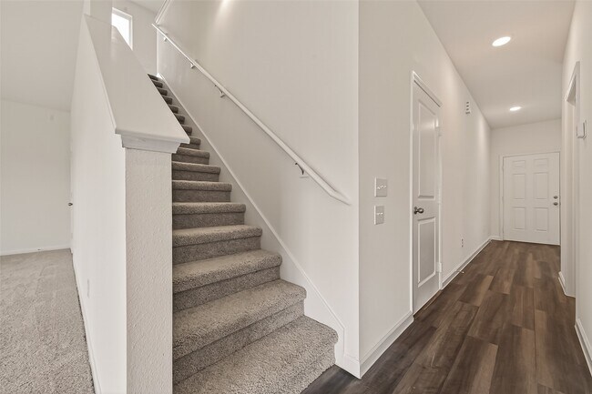 Building Photo - 31247 Williams Lndg St