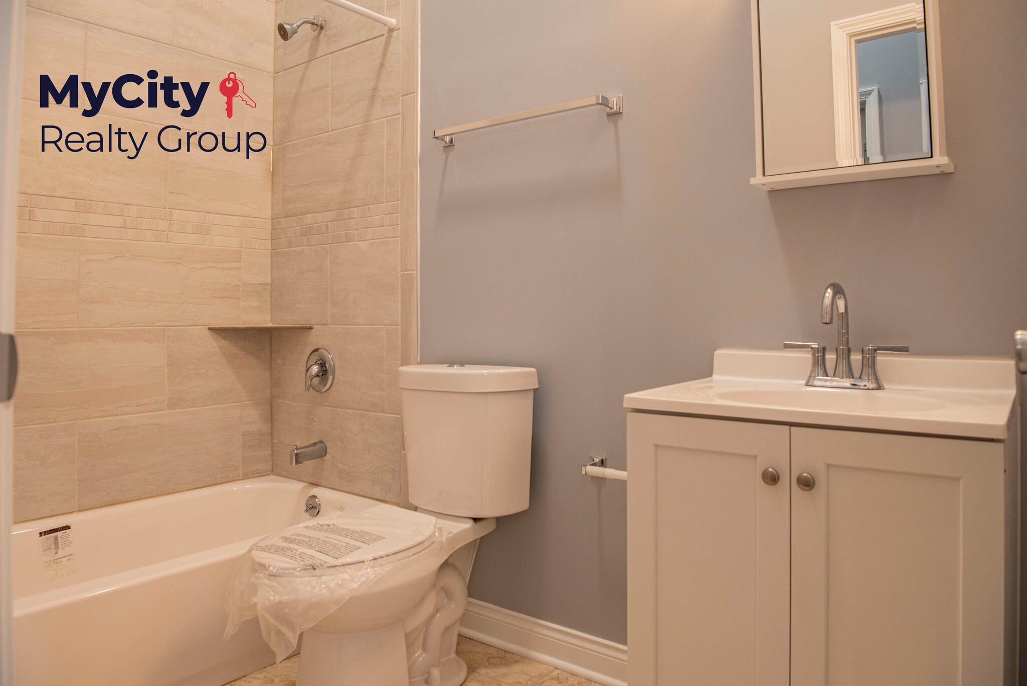Bathroom - 2874 N Milwaukee Ave