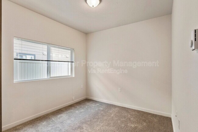 Building Photo - 6020 N Astor St