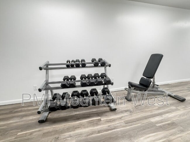 Building Photo - 1032 E 400 S