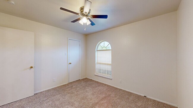 Building Photo - FREE JANUARY RENT!!!! REDUCED $1,325!!!!!!!!!