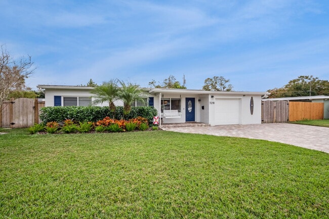 Building Photo - 3218 Carnine Dr