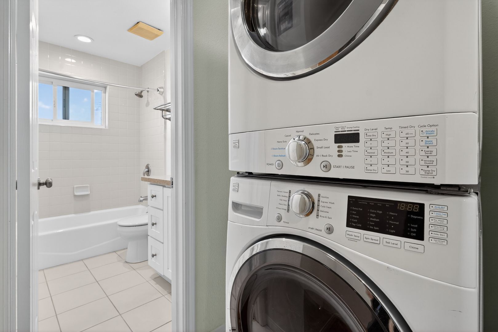 Building Photo - 2884 La Salle Ave