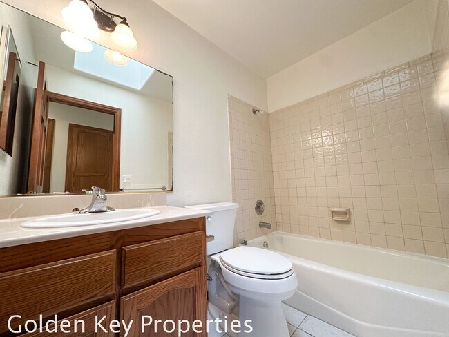 Building Photo - Single-level 4-Bedroom home on a large cor...