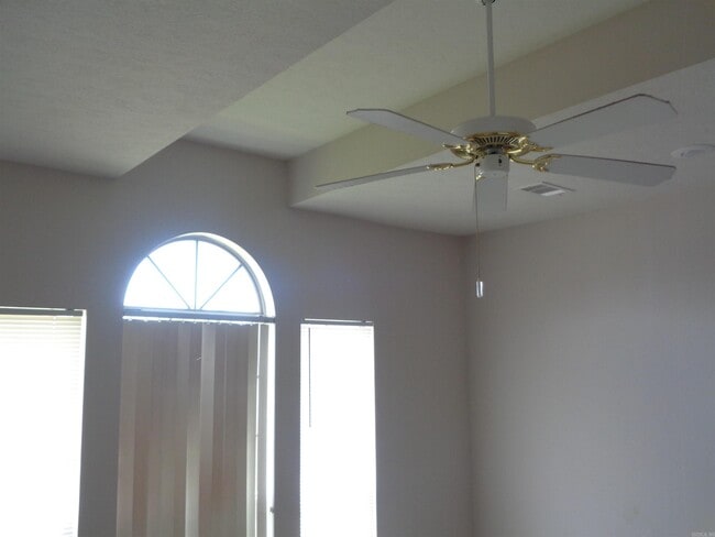 Building Photo - 5059 Silver Oak Dr