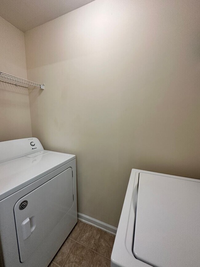 Building Photo - Exclusively Offered by Muse Realty Rentals...