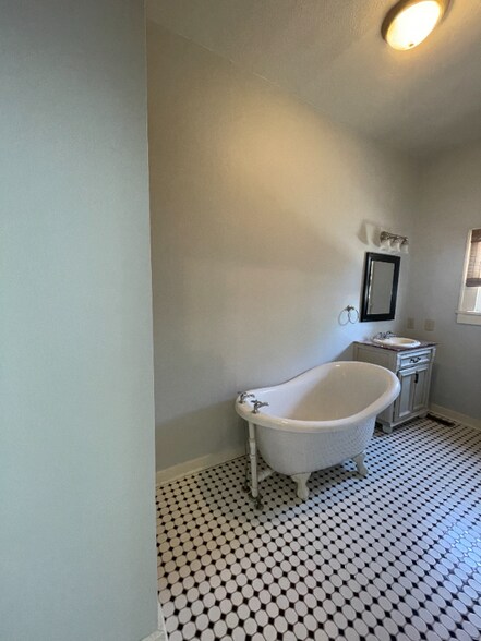 Building Photo - 920 Scott St