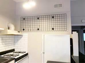 Building Photo - 600 W 51st St