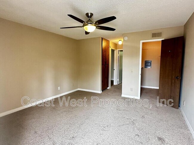 Building Photo - 9249 Village Glen Dr