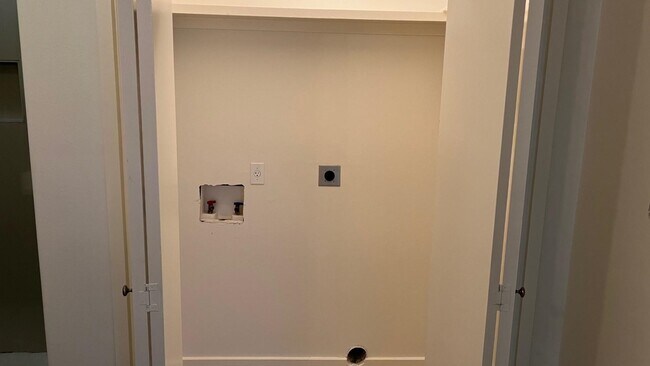 Building Photo - 501 Shiloh Dr