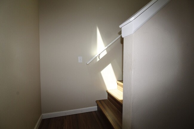 Building Photo - Charming 3-Bedroom townhouse with Garage &...