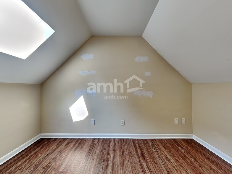 Building Photo - 5433 Whitley Way
