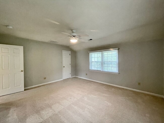 Building Photo - Available NOW! A 4-6 Bedroom Home! Attache...