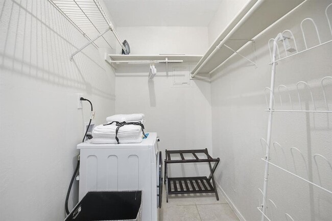 Building Photo - 104 W 35th St