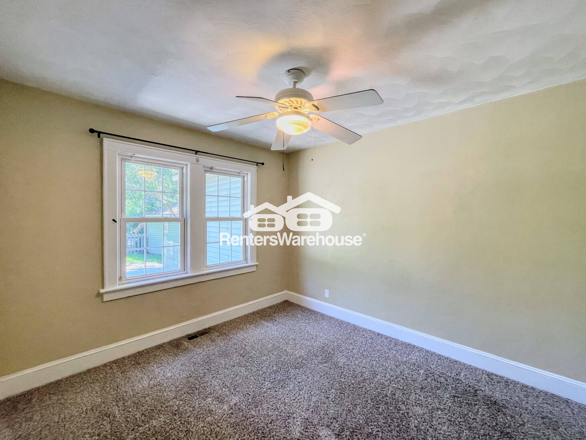 Building Photo - 824 Lesner Ave