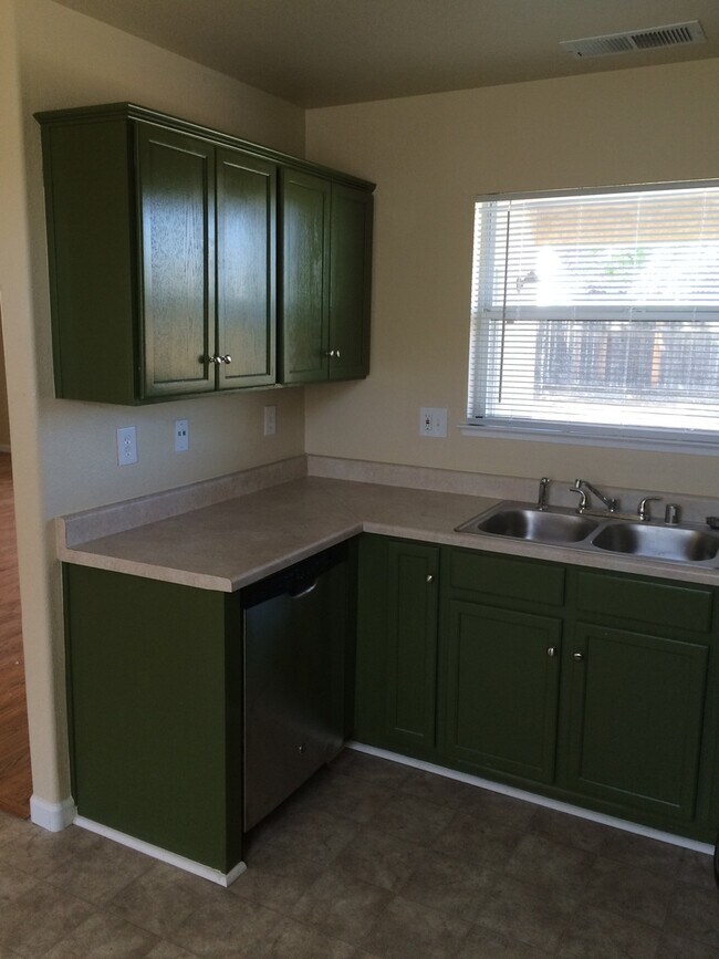Building Photo - Madera Home for Rent