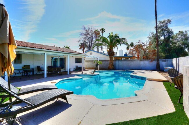 Building Photo - 2634 S Cottonwood Dr