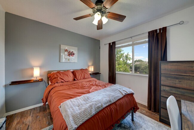 Building Photo - Fully Furnished 3-Bedroom Home Near Petroglyph Monument