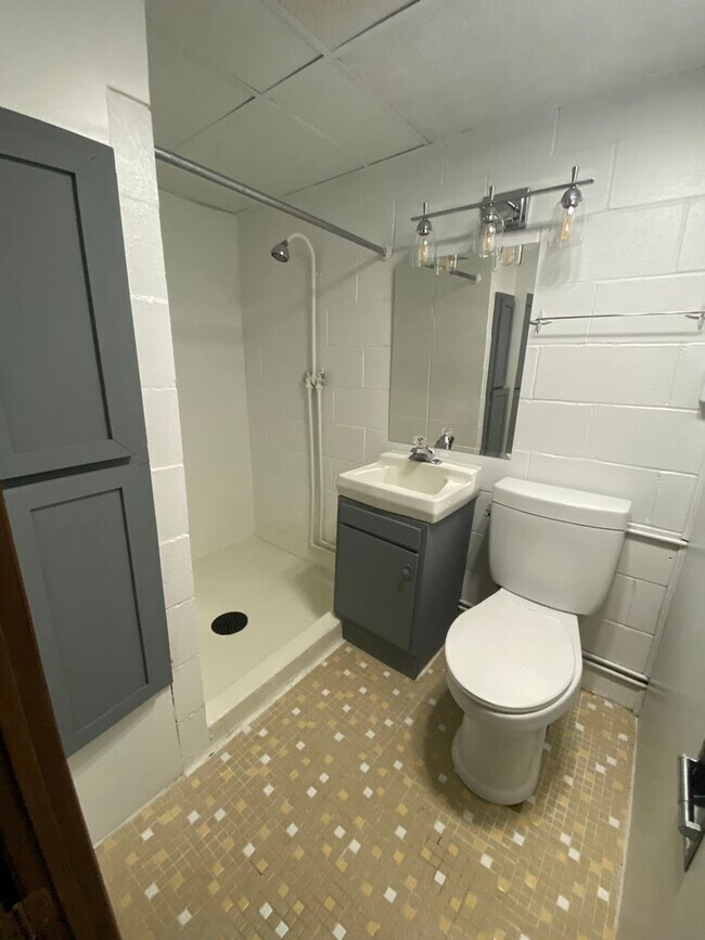 Building Photo - Single Family Home Available for Rent!